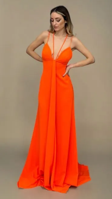 Abito lungo in crepe fluido arancione – Vera Wang Bridesmaid