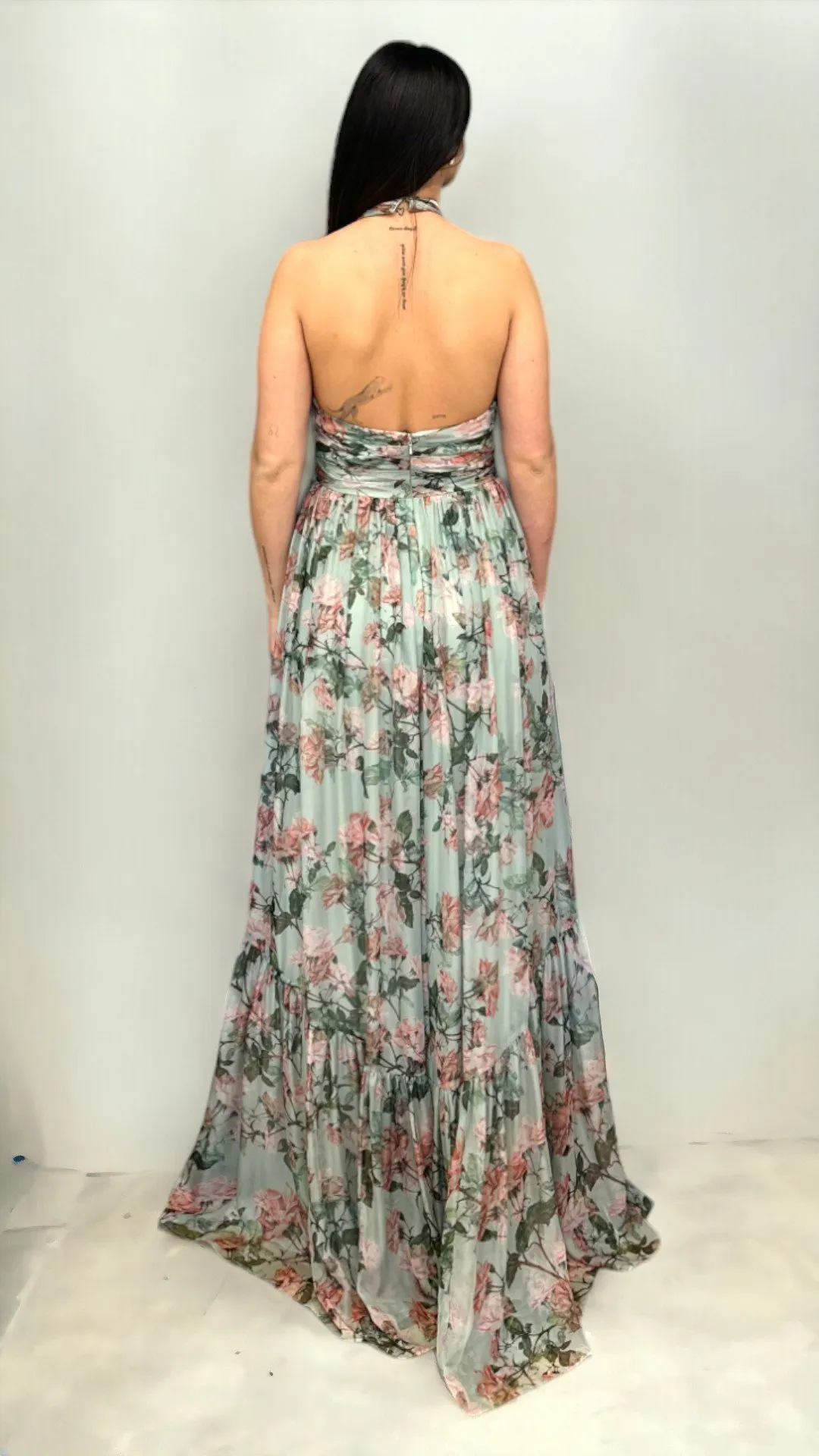 Abito lungo in chiffon stampato a fantasia floreale verde salvia – Vera Wang Bridesmaid - immagine 2