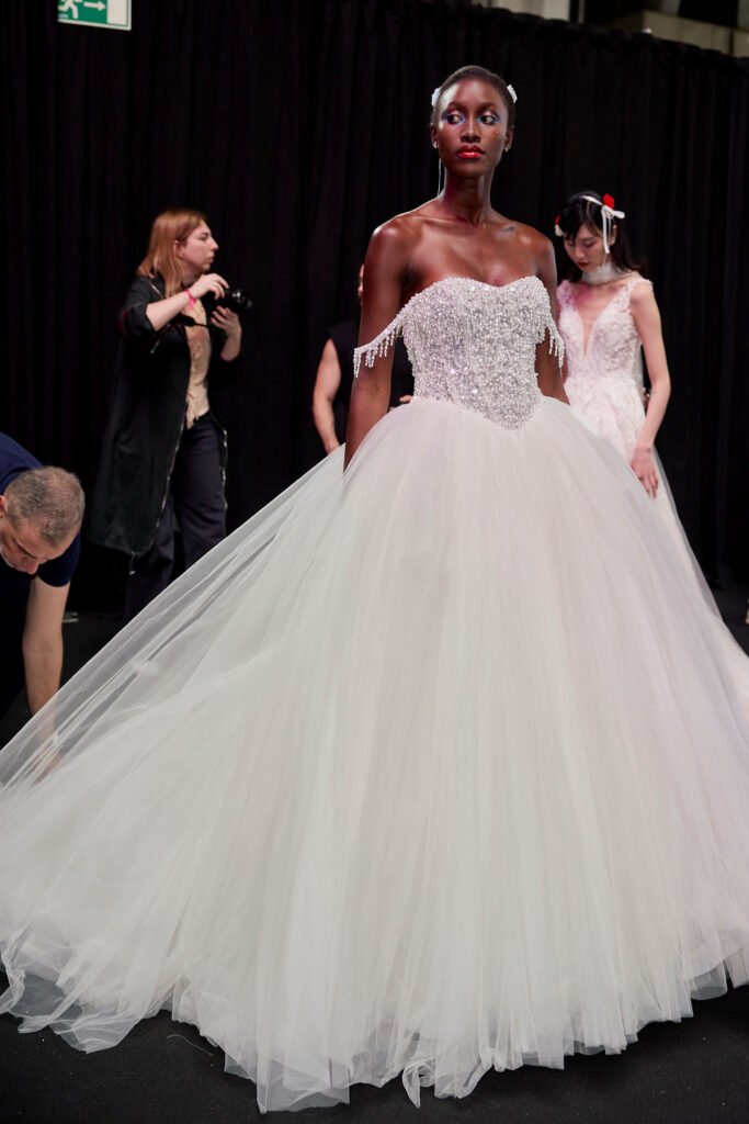 Tendenza maniche abito da sposa 2026 Demetrios
